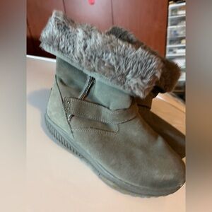 Skechers XF Bollard Wedge Shape-ups Leather Boot grey 8  fur inner